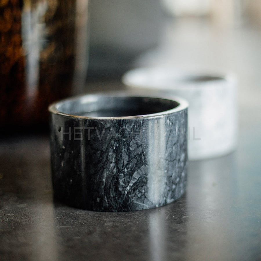 Kentucky - Voerbak Marble Zwart